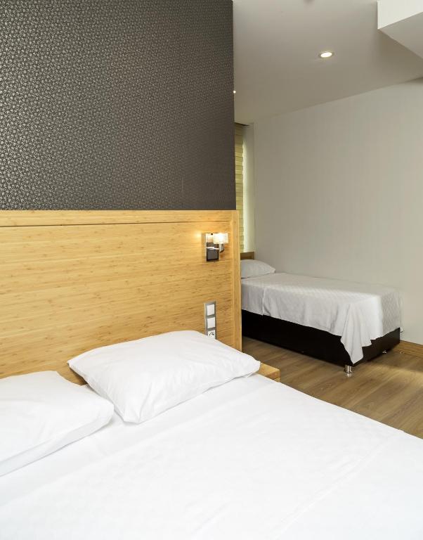 Postel nebo postele na pokoji v ubytování Demir Suite Hotel