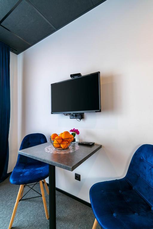 TV a/nebo společenská místnost v ubytování Apartments24 Ilu