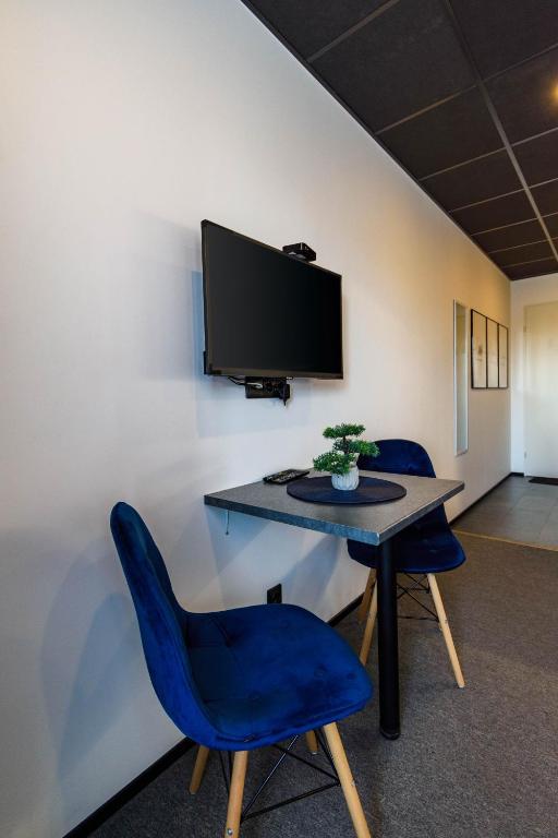 TV a/nebo společenská místnost v ubytování Apartments24 Ilu