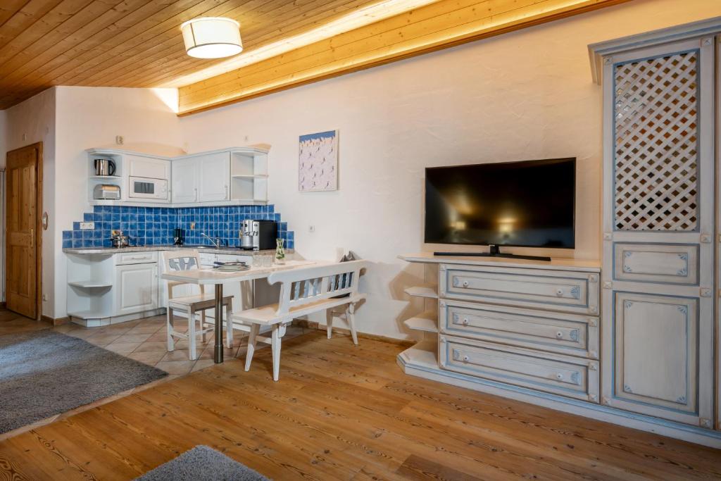 Kuchyň nebo kuchyňský kout v ubytování "Quality Hosts Arlberg" Hotel zur Pfeffermühle