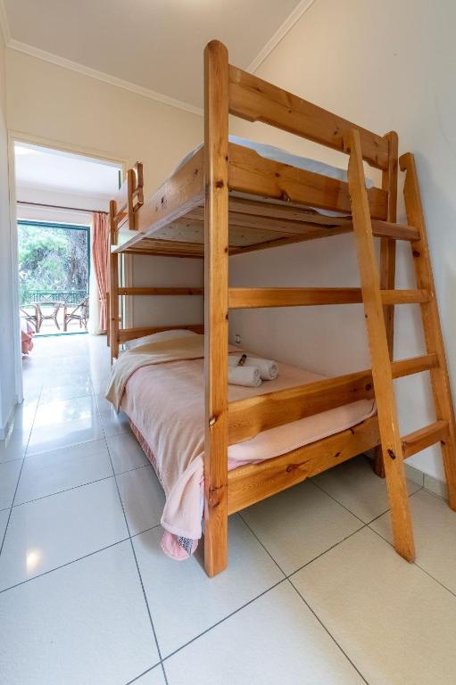 Postel nebo postele na pokoji v ubytování J Studios - Kineta Seaside Retreats