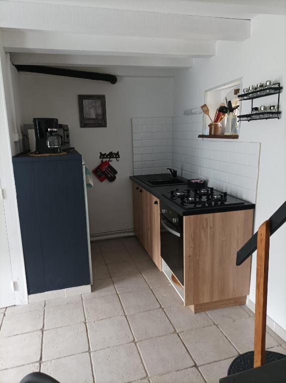 Kuchyňa alebo kuchynka v ubytovaní Maisonnette en campagne "Le Rocher"