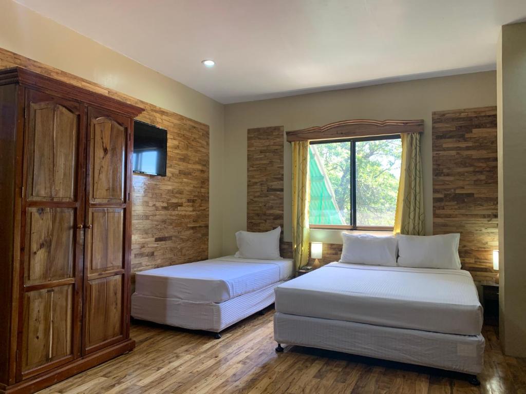 Postel nebo postele na pokoji v ubytování Mabini Hotel