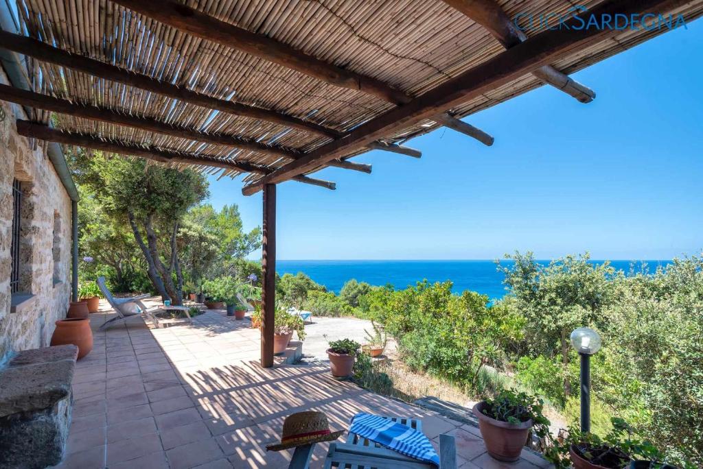 Zdjęcie z galerii obiektu Villa Juliette con vista spettacolare ridosso del mare w mieście Alghero