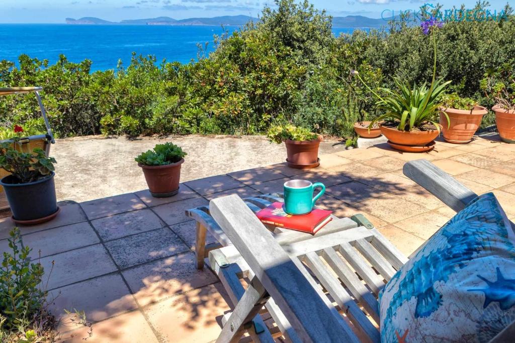 Zdjęcie z galerii obiektu Villa Juliette con vista spettacolare ridosso del mare w mieście Alghero
