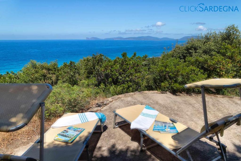 Zdjęcie z galerii obiektu Villa Juliette con vista spettacolare ridosso del mare w mieście Alghero