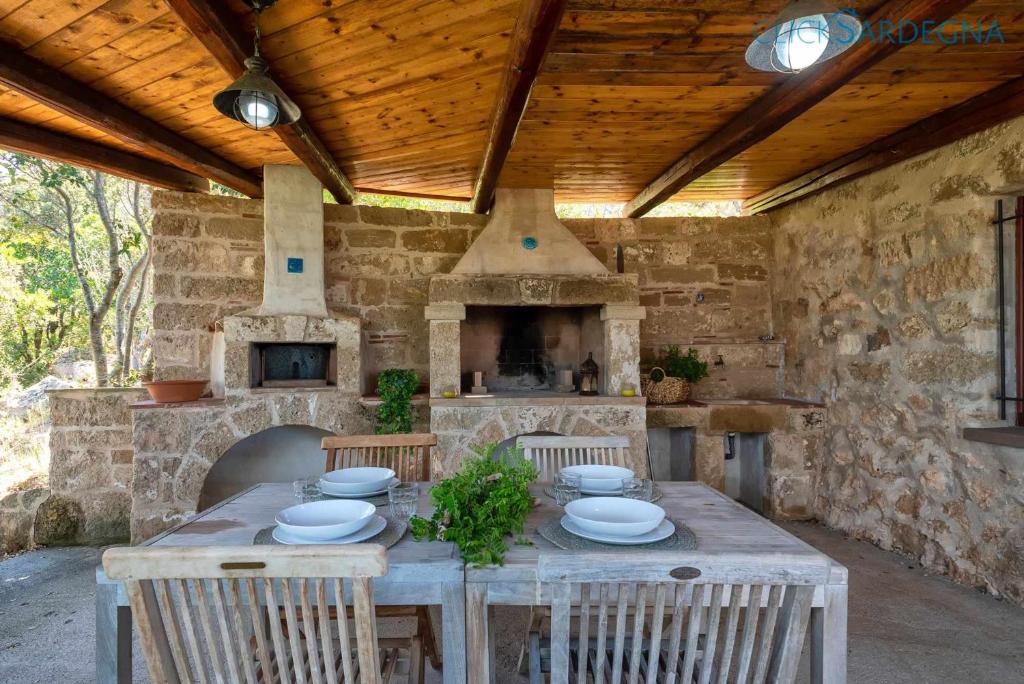 Zdjęcie z galerii obiektu Villa Juliette con vista spettacolare ridosso del mare w mieście Alghero