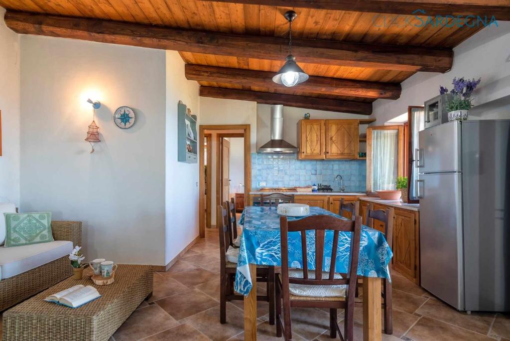 Zdjęcie z galerii obiektu Villa Juliette con vista spettacolare ridosso del mare w mieście Alghero