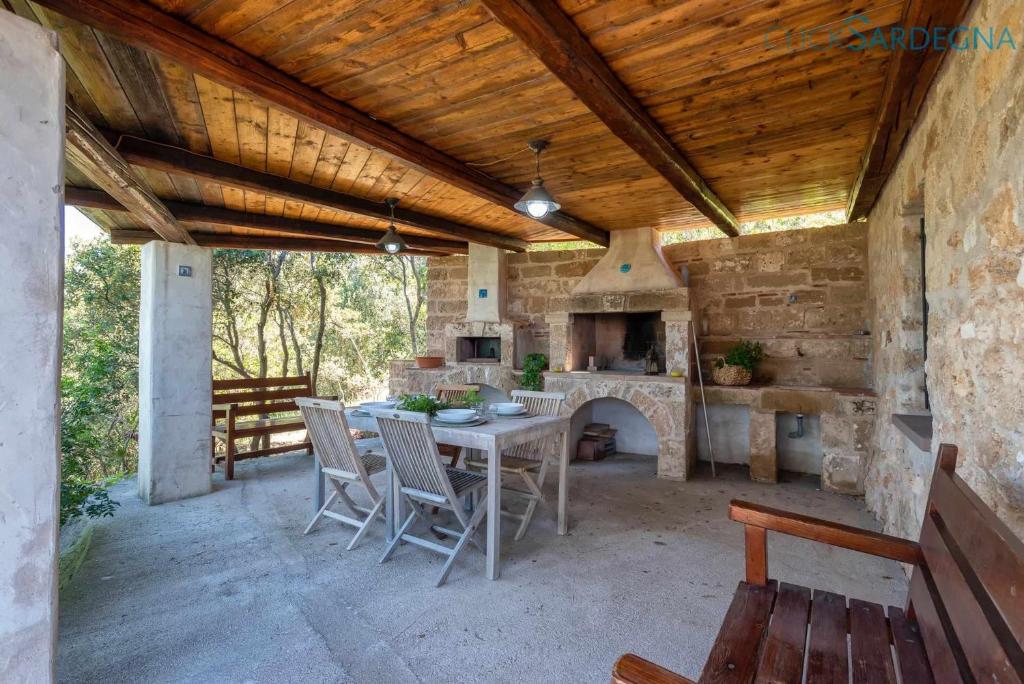 Zdjęcie z galerii obiektu Villa Juliette con vista spettacolare ridosso del mare w mieście Alghero