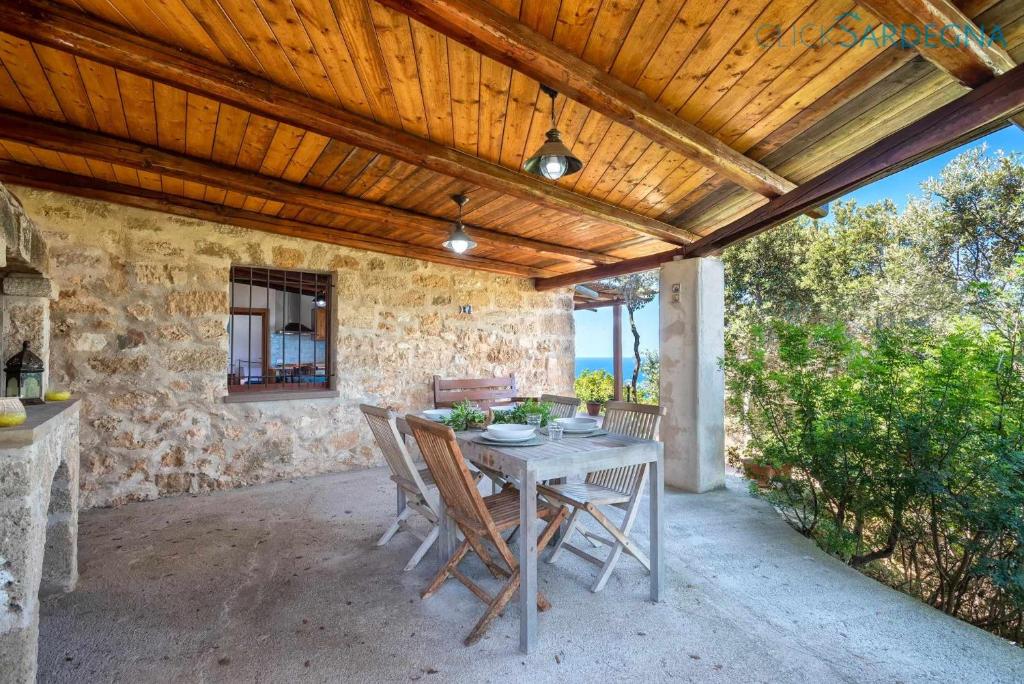 Zdjęcie z galerii obiektu Villa Juliette con vista spettacolare ridosso del mare w mieście Alghero