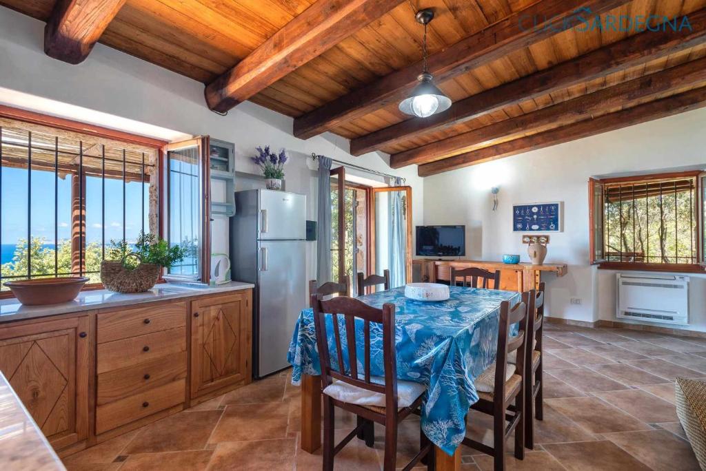 Zdjęcie z galerii obiektu Villa Juliette con vista spettacolare ridosso del mare w mieście Alghero