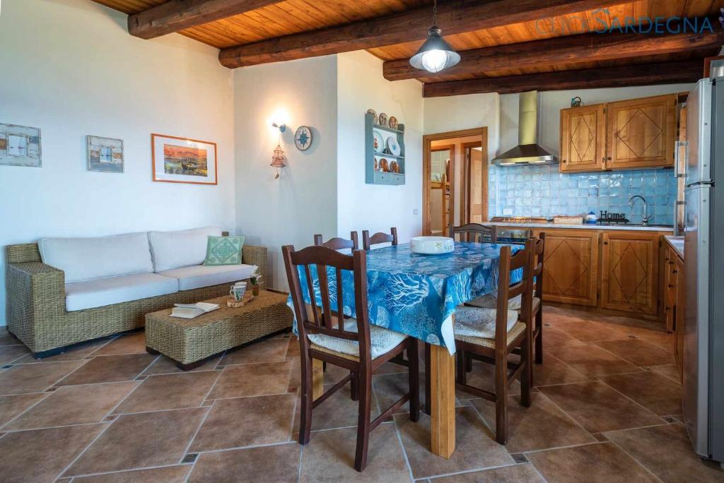 Zdjęcie z galerii obiektu Villa Juliette con vista spettacolare ridosso del mare w mieście Alghero