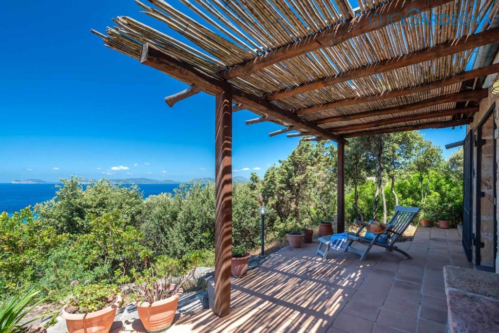 Zdjęcie z galerii obiektu Villa Juliette con vista spettacolare ridosso del mare w mieście Alghero