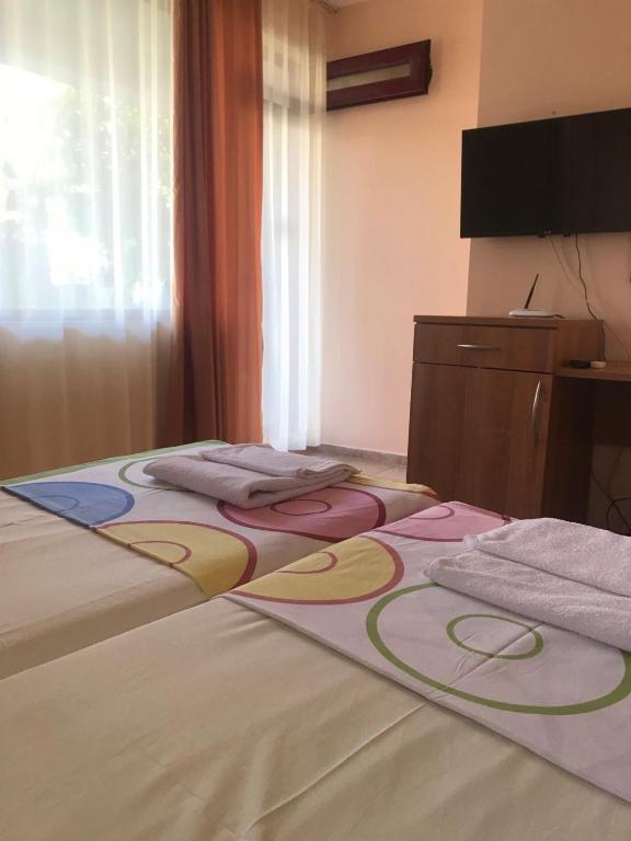 Postel nebo postele na pokoji v ubytování Family Hotel Astra