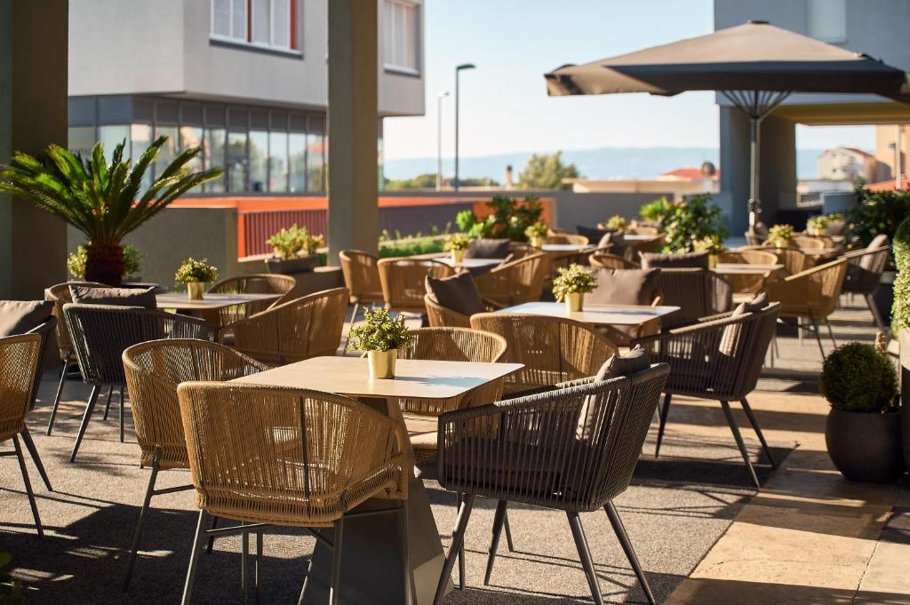 Reštaurácia alebo iné gastronomické zariadenie v ubytovaní Sia Split Hotel