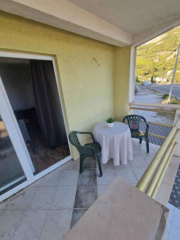Balkón alebo terasa v ubytovaní Euromodus apartmani