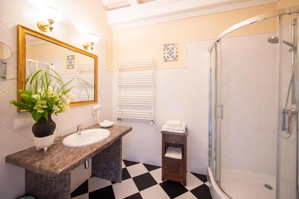 Kúpeľňa v ubytovaní Apartamenty Galeria Trunków