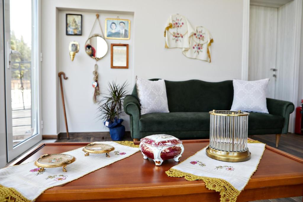 Posezení v ubytování Romilia Guesthouse