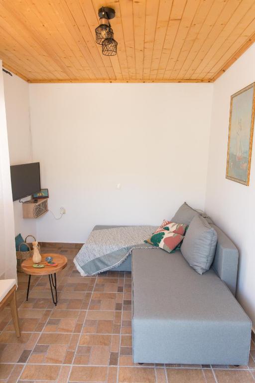 TV a/nebo společenská místnost v ubytování ALTHEA - cozy with spacious terrace views