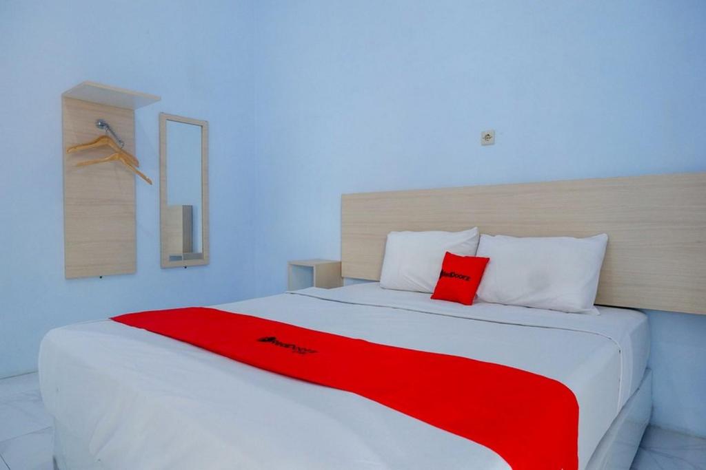 RedDoorz Syariah near Stasiun Pekalongan 3 - Habitación Doble