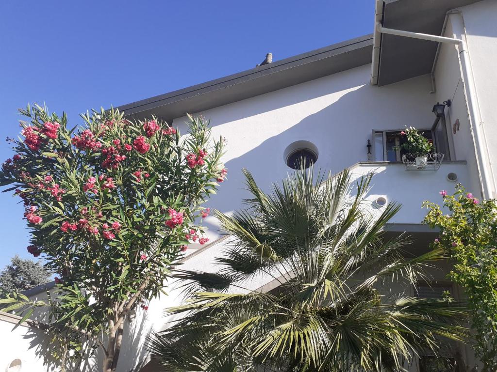 Vonkajšia záhrada v ubytovaní Toscana Grande Appartamento in Villa con 2 camere, terrazze, giardino e posto auto privato Tutti spazi uso esclusivo