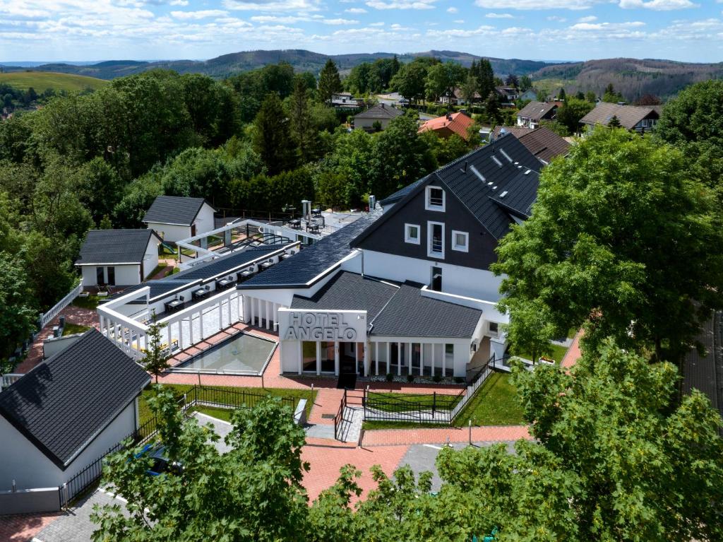 Nespecifikovaný výhled na hory nebo výhled na hory při pohledu z hotelu