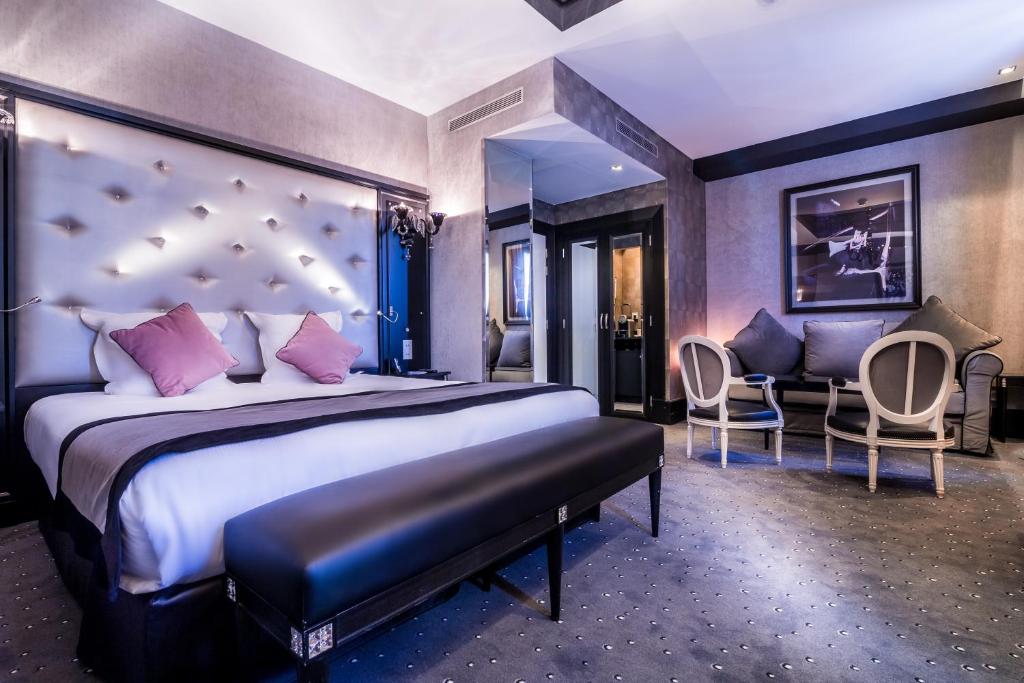 Een bed of bedden in een kamer bij Maison Albar - Le Diamond