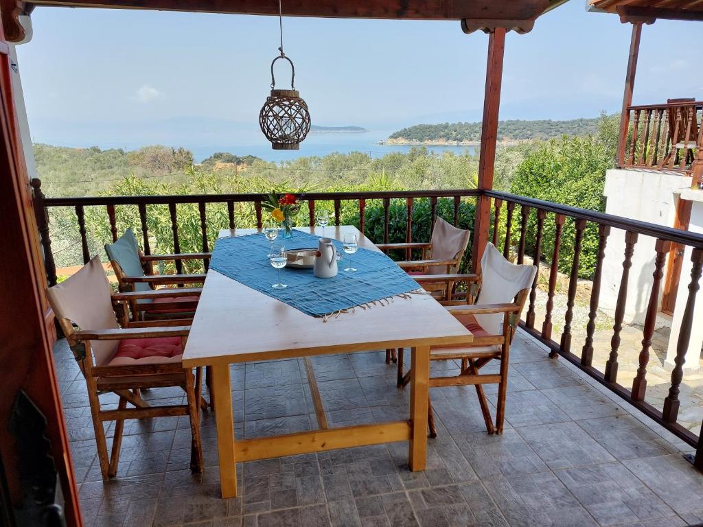 Balkón nebo terasa v ubytování Vakantiehuisje Eione op het eiland Paleo Trikeri
