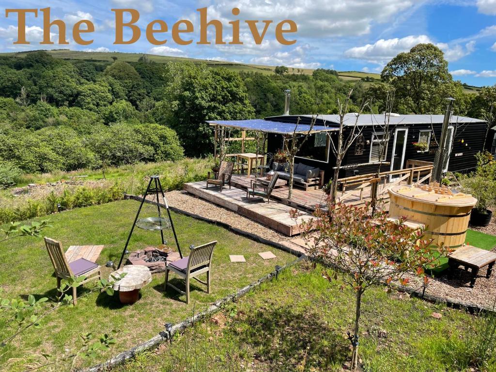 The Good Life Wales with Hot tubs - Housity