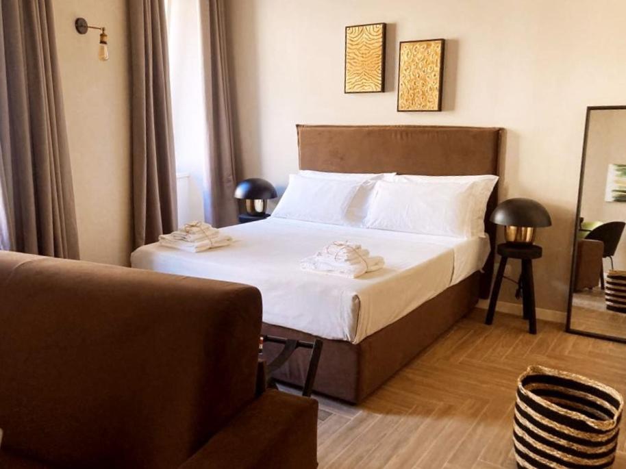 a bedroom with a bed and a couch at Gatto Bianco Santa Caterina in Bergamo