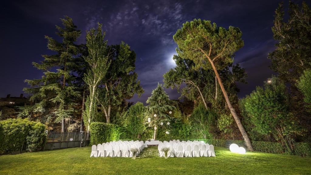 Jardín al aire libre en Eurostars Monte Real