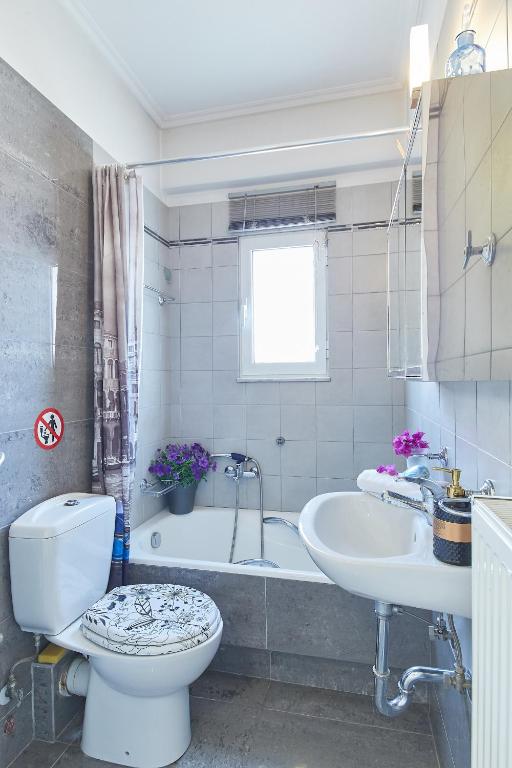 Kúpeľňa v ubytovaní CASA MYRlAM Marousi -View & Private Parking-