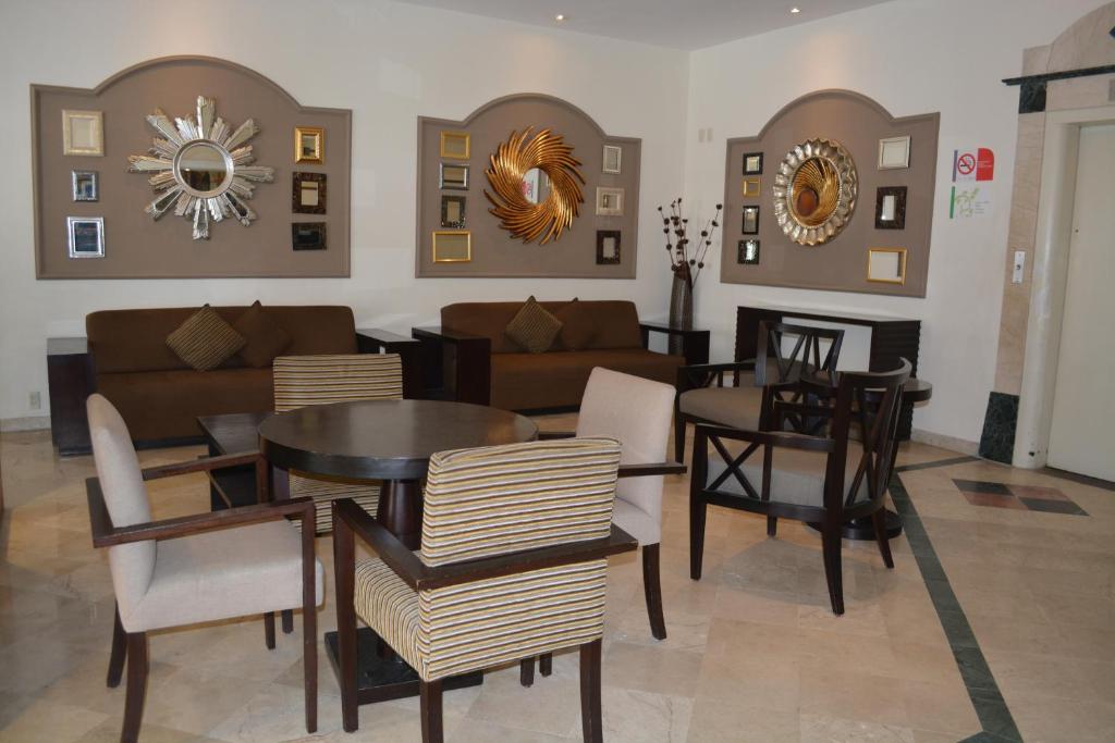 Posezení v ubytování Hotel Ruiz Milán