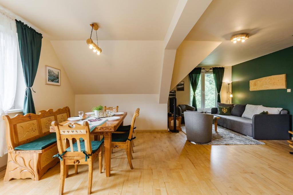 Posedenie v ubytovaní Apartamenty Butorowy Zakopane