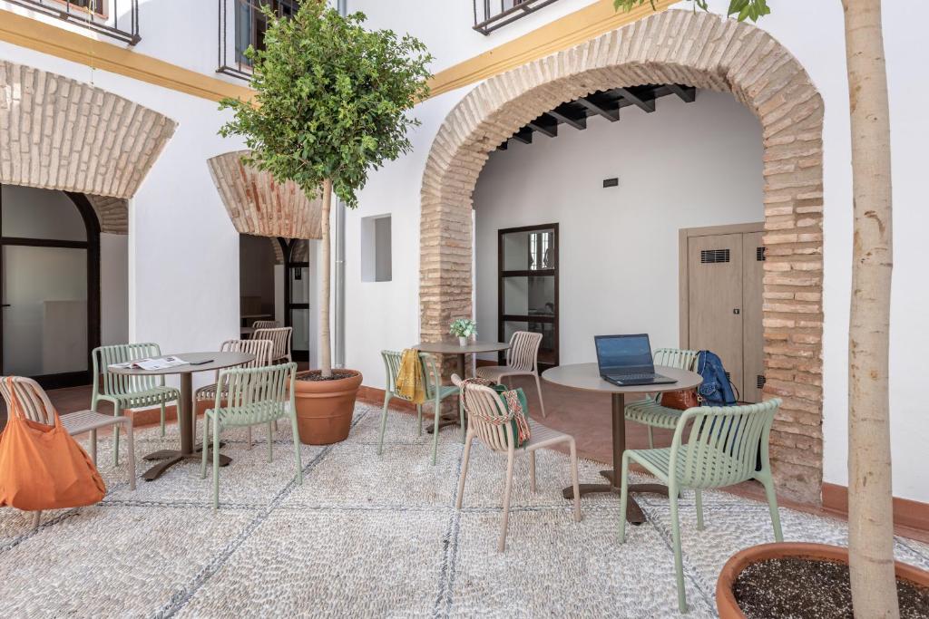 A seating area at Líbere Córdoba Patio Santa Marta
