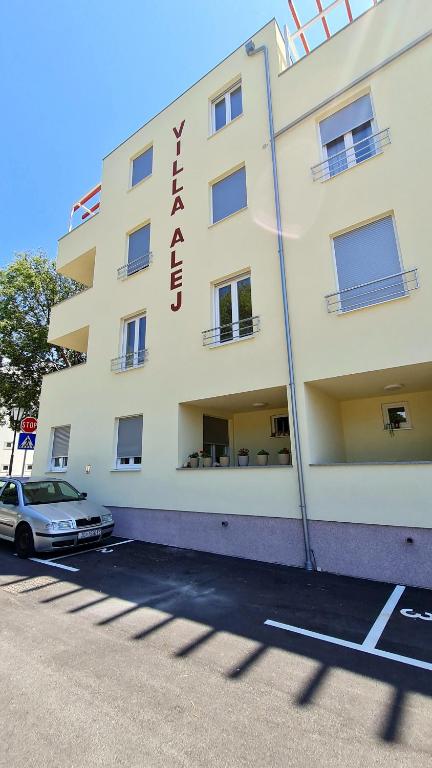Budova, v ktorej sa apartmán nachádza