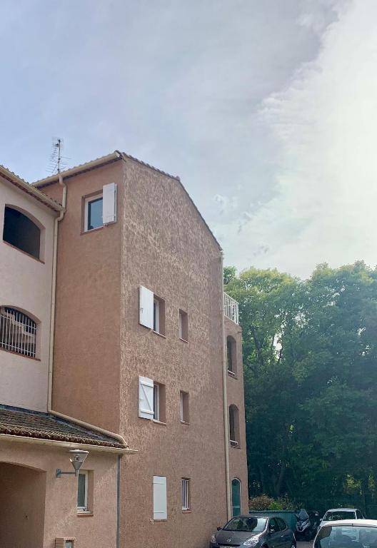 Budova, v ktorej sa apartmán nachádza