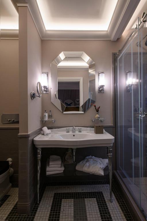 
Suite with Two Queen Beds
