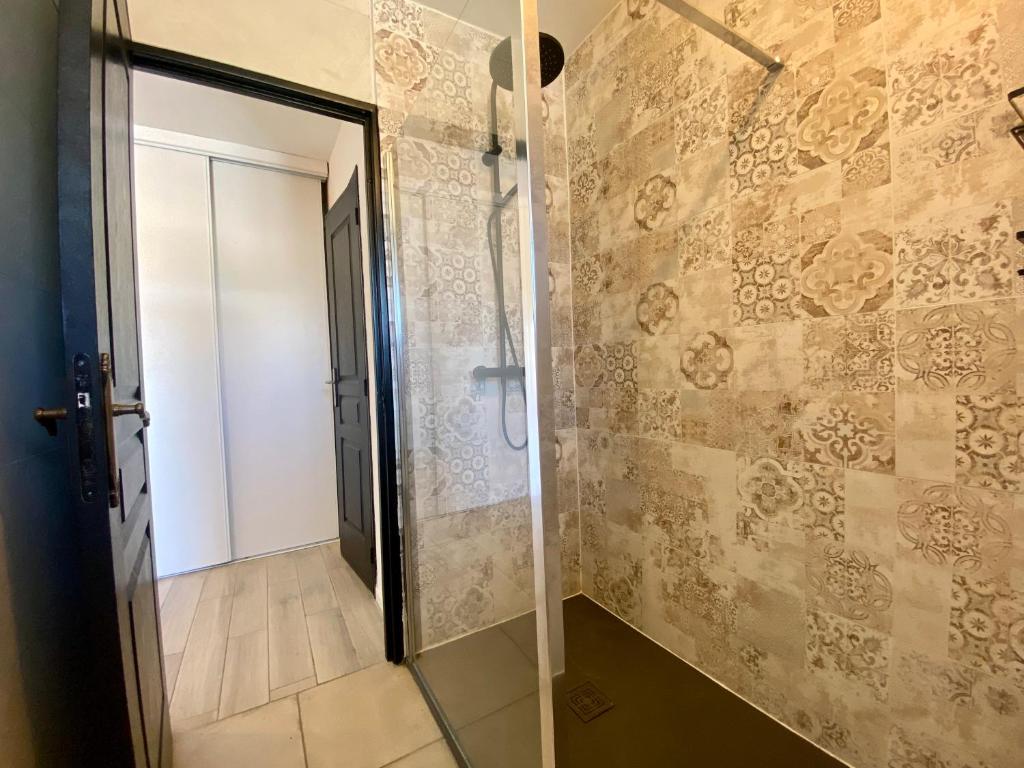 Kúpeľňa v ubytovaní Les terrasses d'iéna - 2 chambres avec parking privé