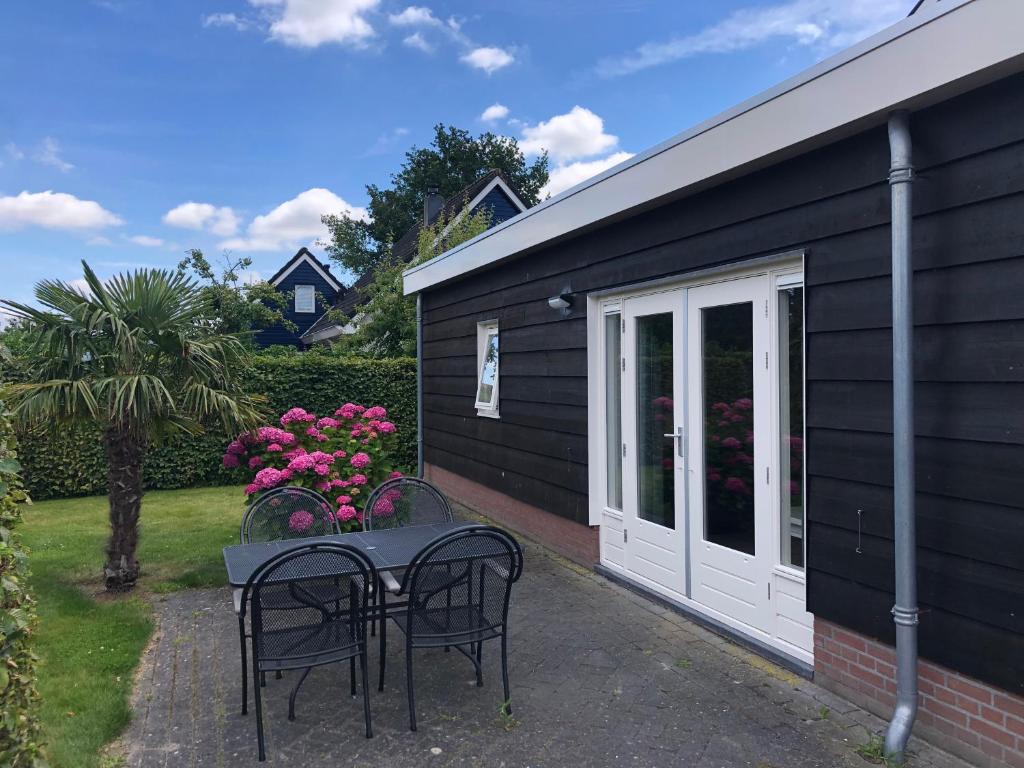 B&B Oostzomerland - Two-Bedroom Apartment