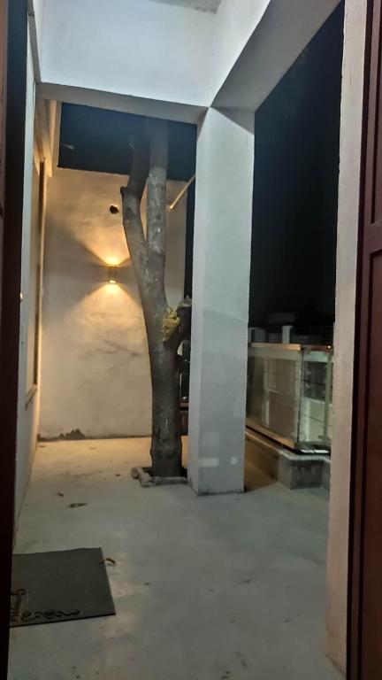 Kuchyň nebo kuchyňský kout v ubytování Ira Homestay Mathura - Divine Spiritual Stay