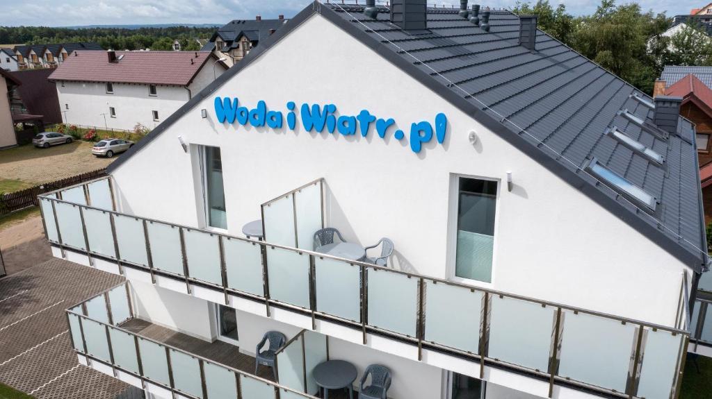 a building with a balcony with blue graffiti on it at WODA I WIATR PL Wiatrakowa 26 Jastrzębia Góra in Jastrzębia Góra