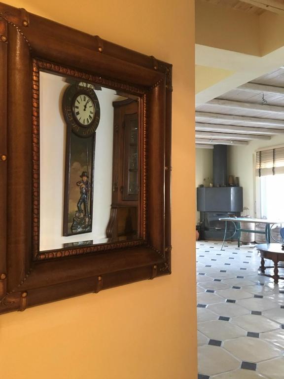 TV a/nebo společenská místnost v ubytování Platamon sea view house