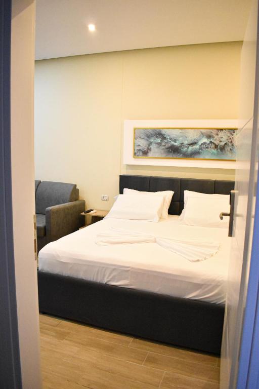 DelMar Apartments - Studio Apartment