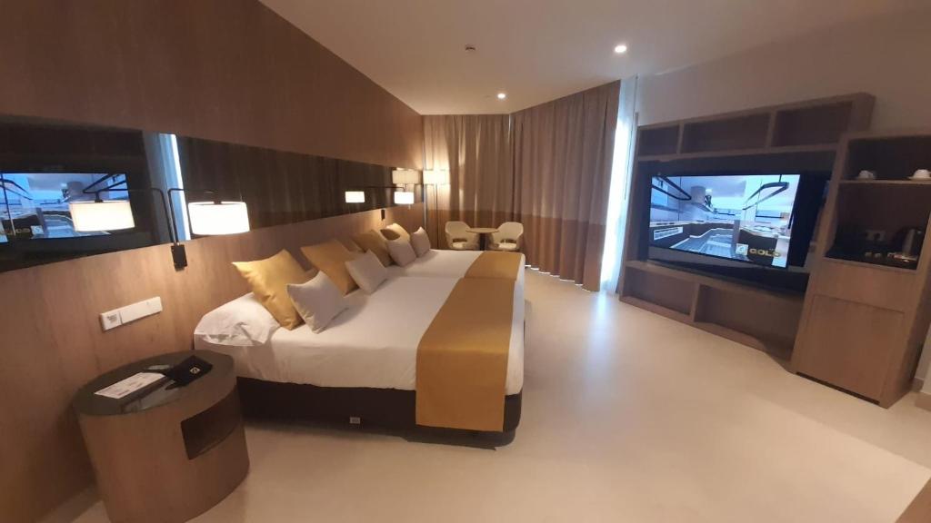 TV a/nebo společenská místnost v ubytování Hotel Gold Arcos 4 Sup - Built in May 2022