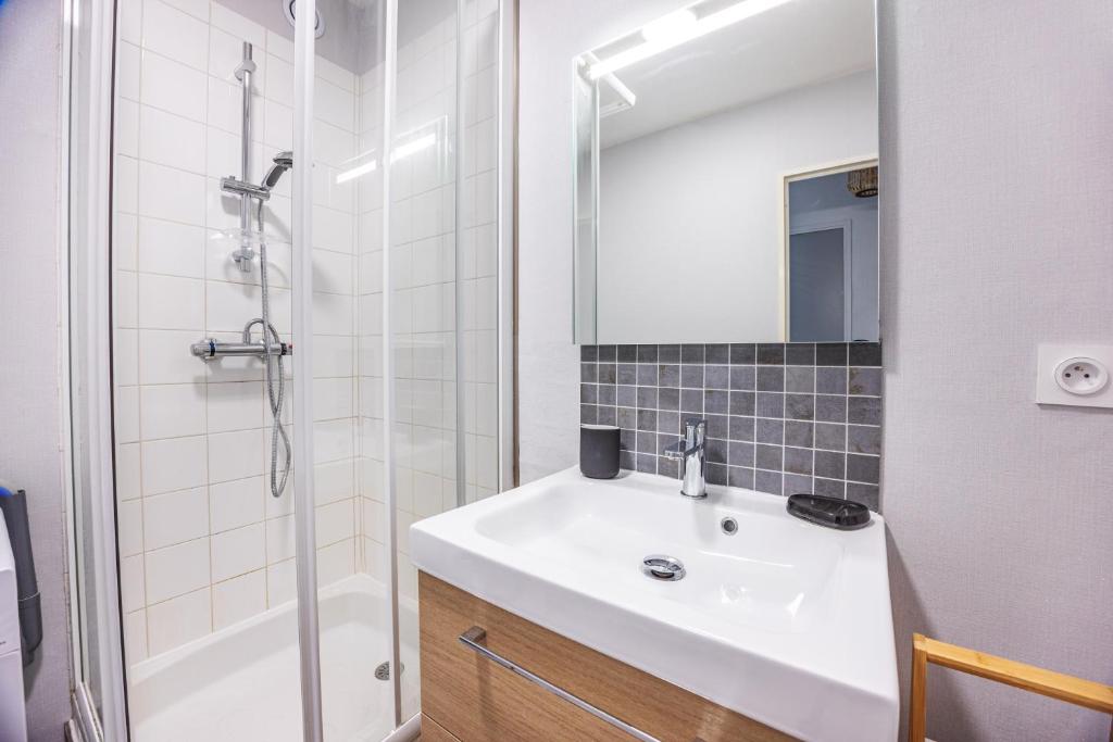 Kúpeľňa v ubytovaní La Tortue Joyeuse - Appartement avec Loggia