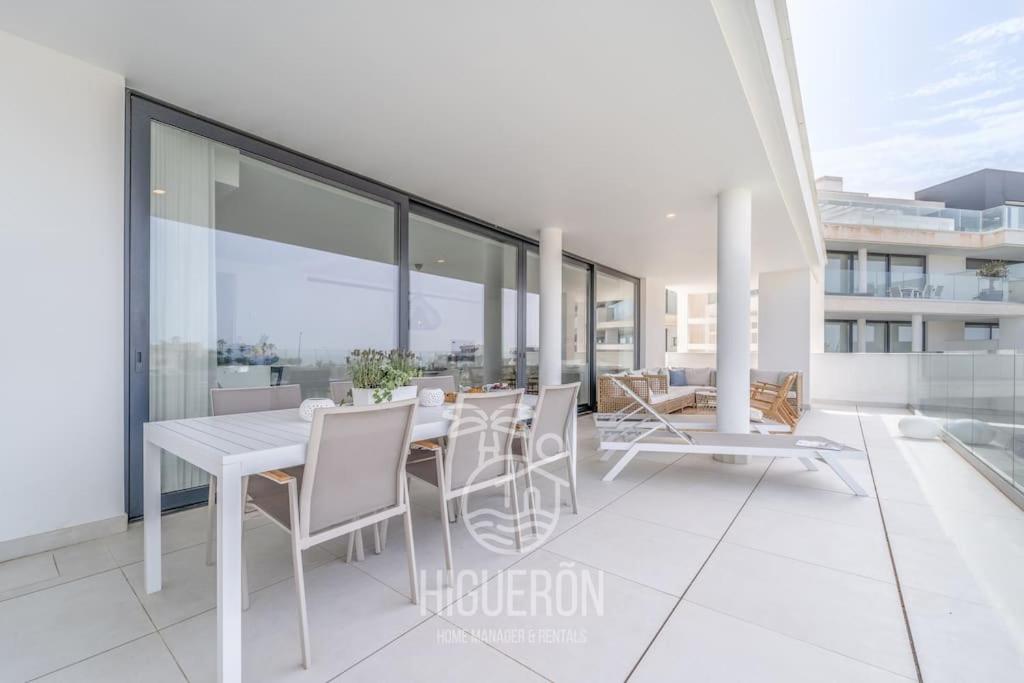 A balcony or terrace at HigueronRentals El Dado