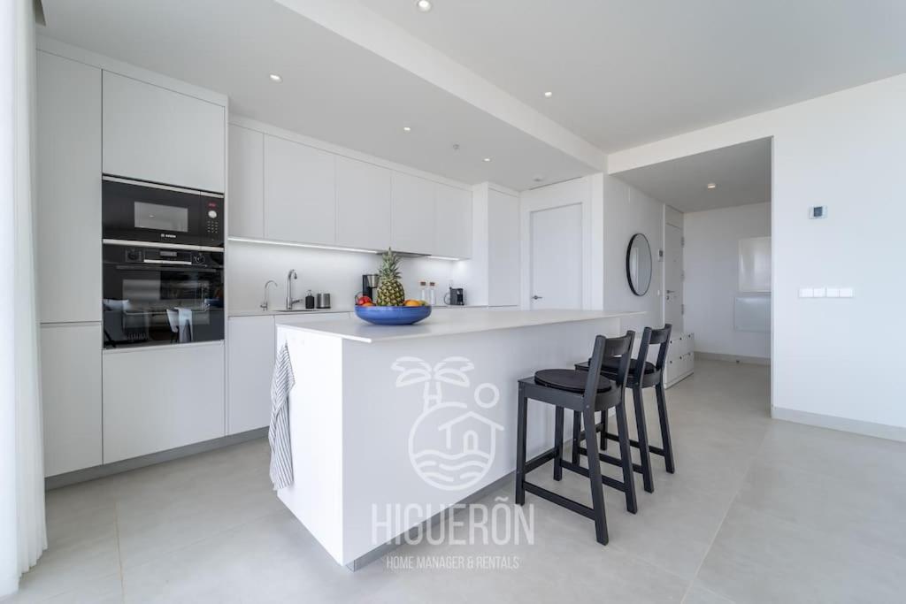 A kitchen or kitchenette at HigueronRentals El Dado