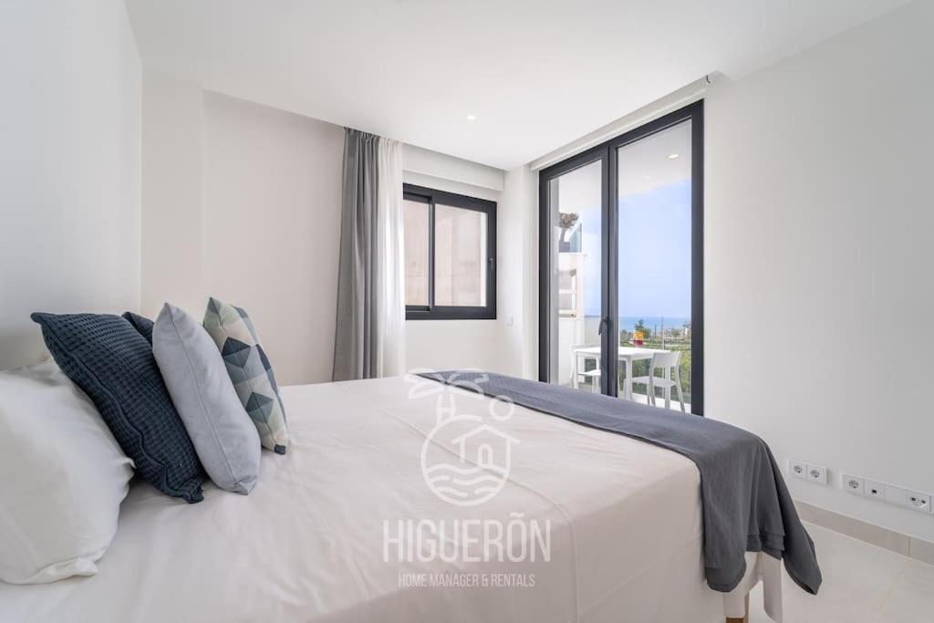 A bed or beds in a room at HigueronRentals El Dado