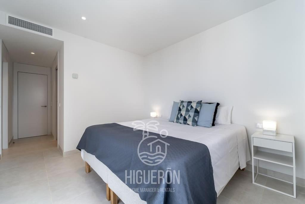 A bed or beds in a room at HigueronRentals El Dado